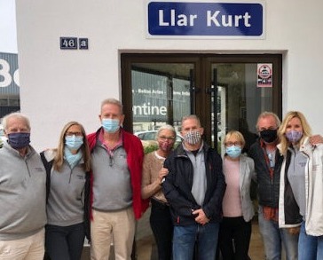 People gathered in front of the entrance to shelter Llar Kurt