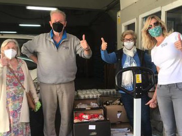YGB brings purchased foodstuffs to Mallorca Sense Fam